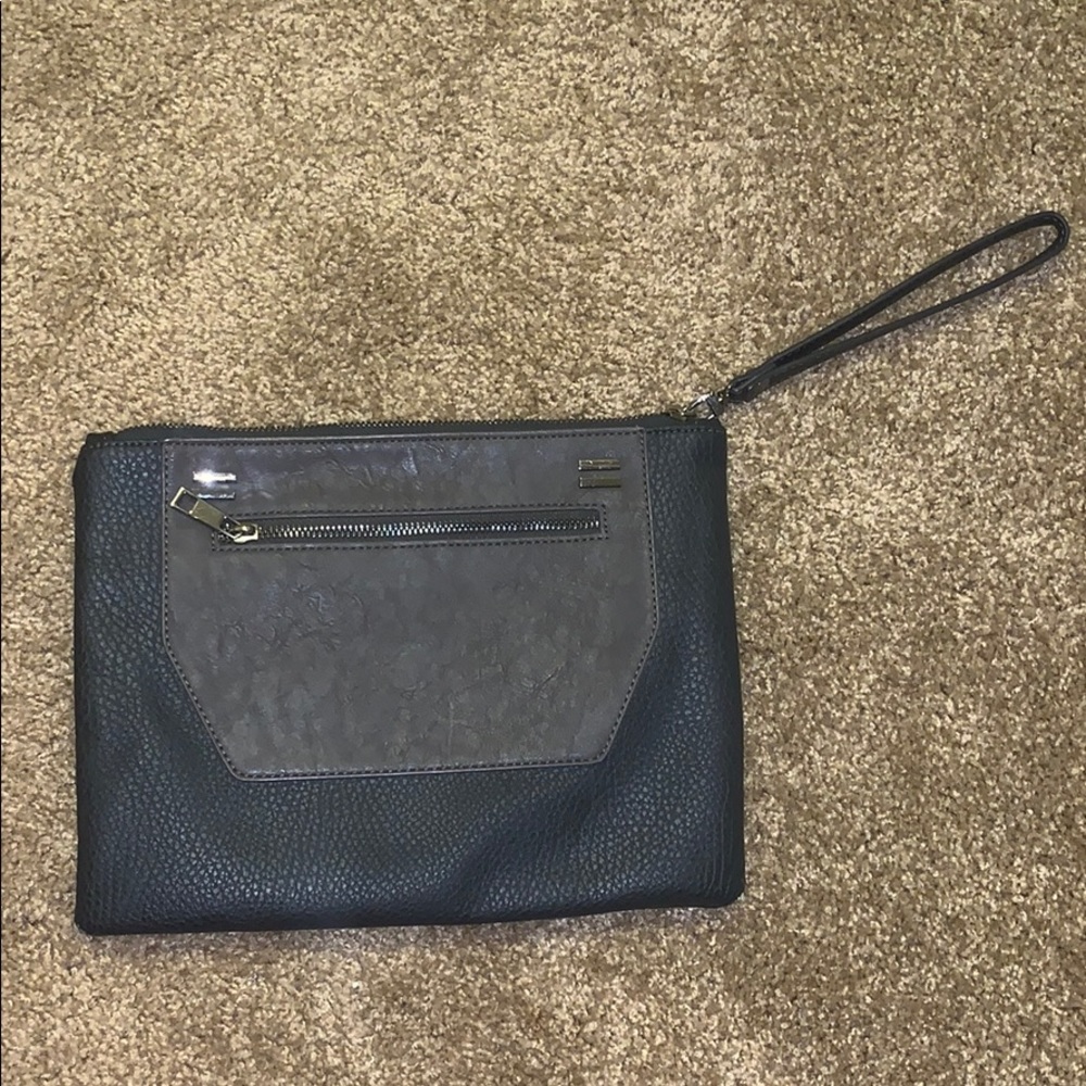 Large wristlet
